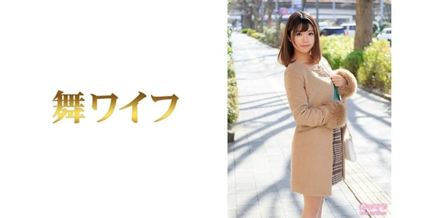 留在我体内的又开始变大真他妈的贱，打着打着狗B里面居然出水了......